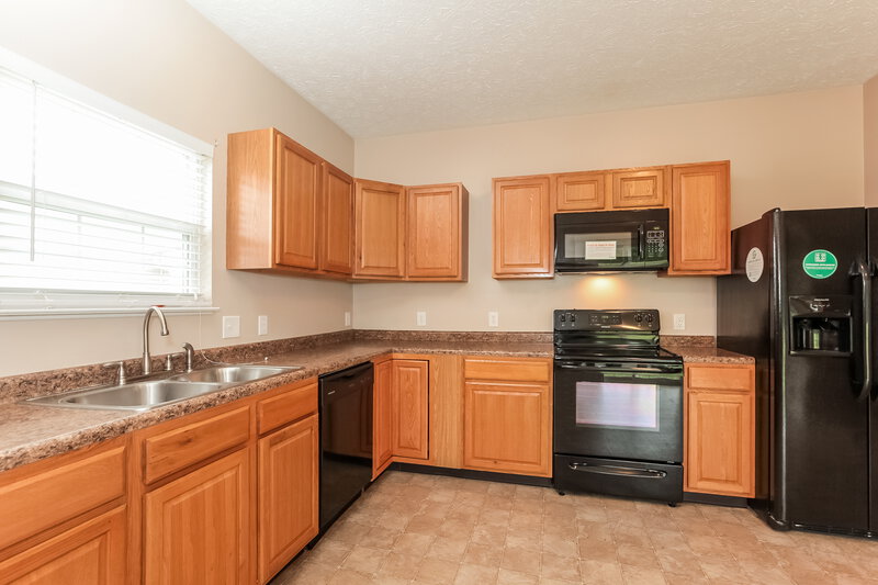 1,550/Mo, 8127 Wichita Hill Dr Indianapolis, IN 46217 Kitchen View 2