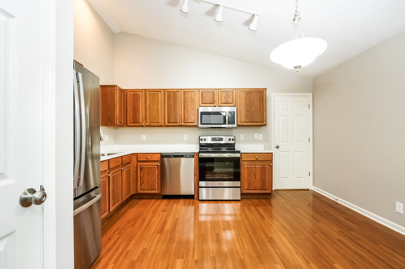 1,640/Mo, 1721 Blankenship Dr Indianapolis, IN 46217 Kitchen View