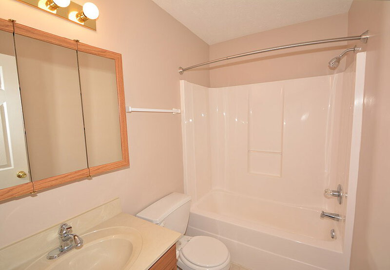 1,625/Mo, 1721 Blankenship Dr Indianapolis, IN 46217 Bathroom View