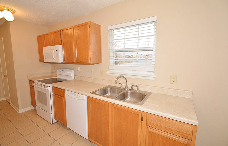 1,545/Mo, 65 Winterwood Dr Greenwood, IN 46143 Kitchen View 2
