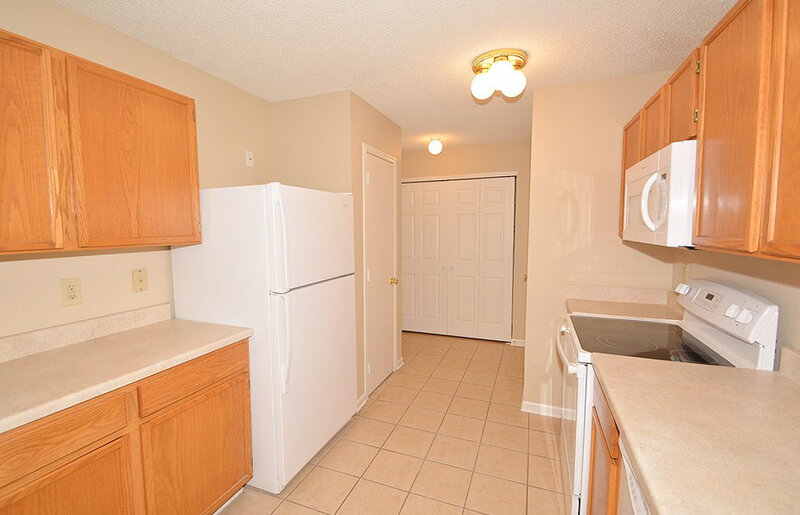 1,545/Mo, 65 Winterwood Dr Greenwood, IN 46143 Kitchen View 3