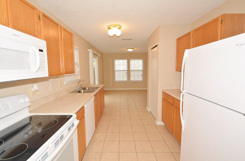1,545/Mo, 65 Winterwood Dr Greenwood, IN 46143 Kitchen View 4