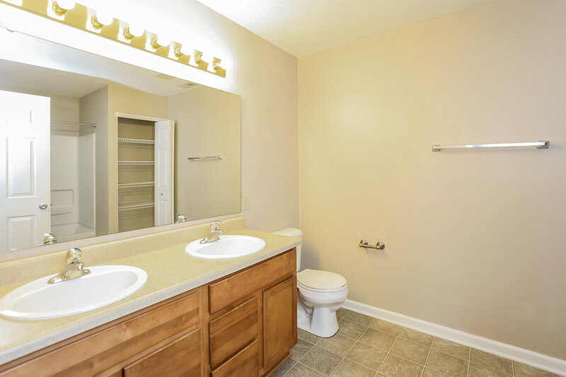 1,780/Mo, 11391 Seattle Slew Dr Noblesville, IN 46060 Main Bathroom View