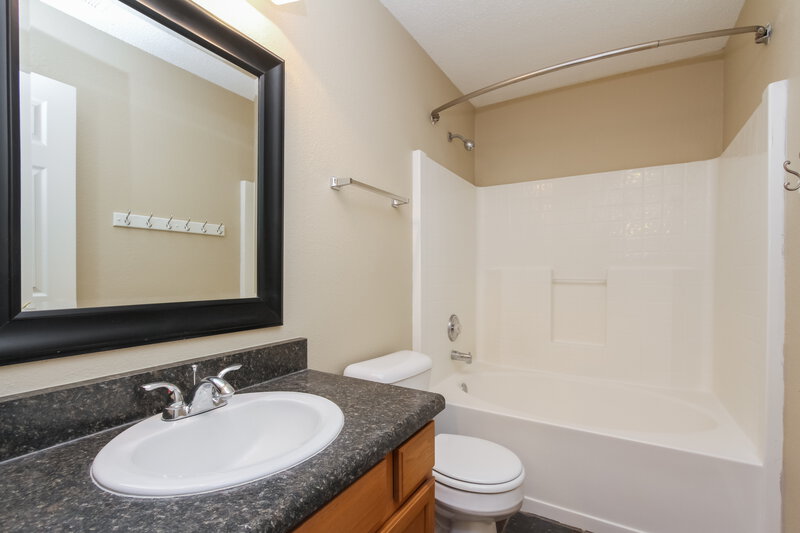 1,720/Mo, 19516 Prairie Crossing Dr Noblesville, IN 46062 Master Bathroom View