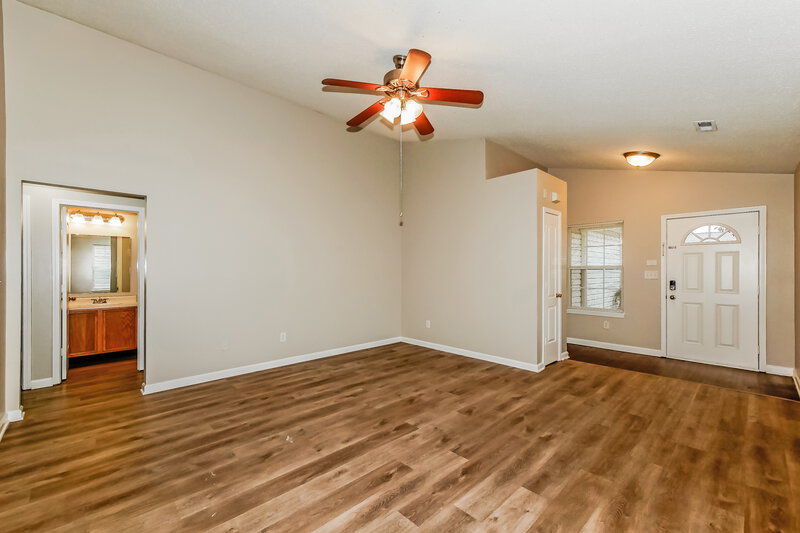 2,590/Mo, 9723 Centennial Ct Avon, IN 46123 Living Room View 2