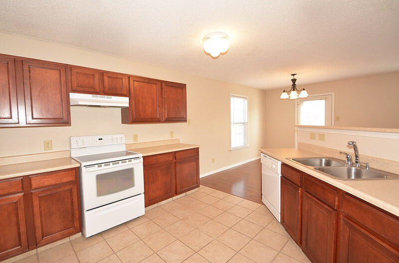 1,600/Mo, 719 Heartland Dr Greenwood, IN 46143 Kitchen View 4