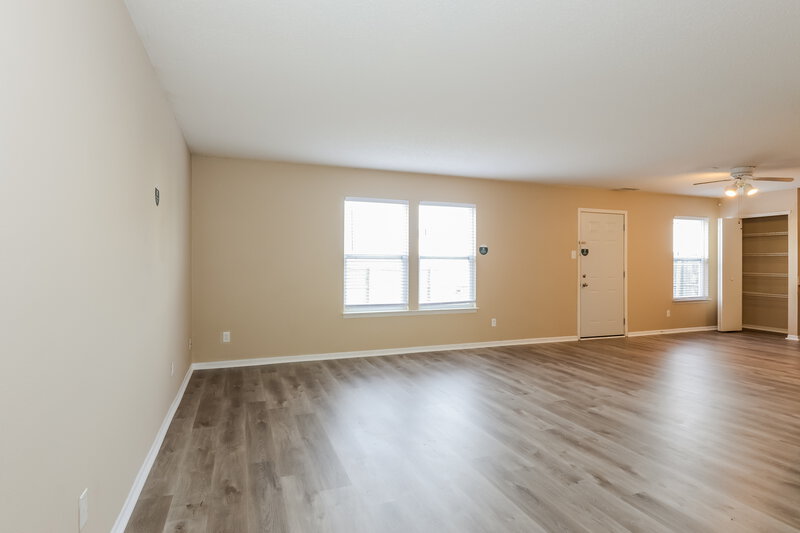 1,905/Mo, 2371 Summerwood Ln Greenwood, IN 46143 Living Room View