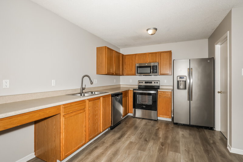 1,930/Mo, 2371 Summerwood Ln Greenwood, IN 46143 Kitchen View