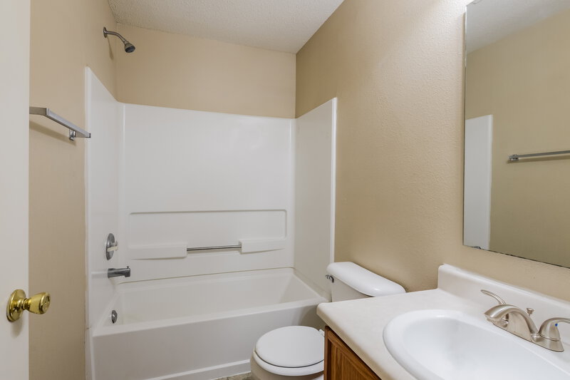 1,905/Mo, 2371 Summerwood Ln Greenwood, IN 46143 Bathroom View
