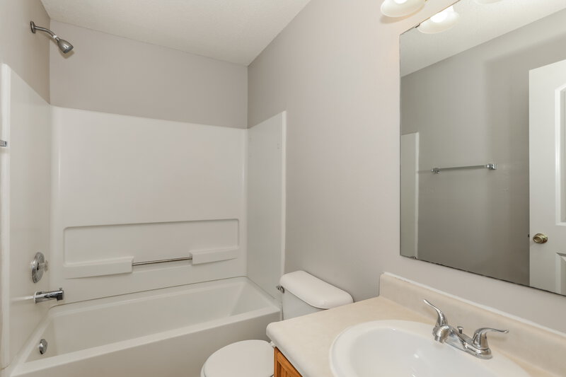 1,930/Mo, 2371 Summerwood Ln Greenwood, IN 46143 Bathroom View