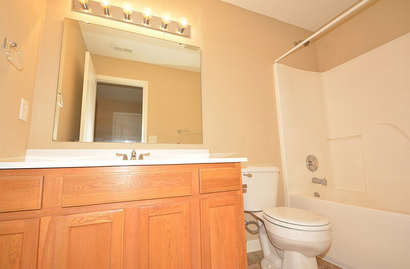 2,120/Mo, 19424 Fox Chase Dr Noblesville, IN 46062 Bathroom View 3