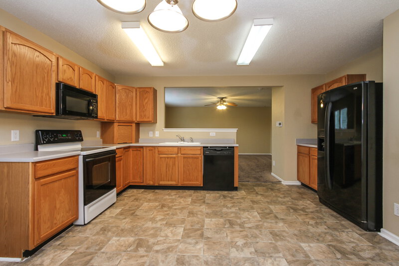 1,720/Mo, 12554 Bearsdale Dr Indianapolis, IN 46235 Kitchen View