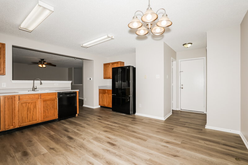 1,810/Mo, 12554 Bearsdale Dr Indianapolis, IN 46235 Dining Room View