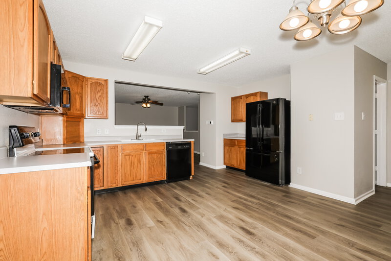 1,810/Mo, 12554 Bearsdale Dr Indianapolis, IN 46235 Kitchen View