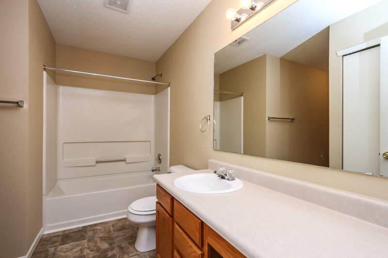 1,720/Mo, 12554 Bearsdale Dr Indianapolis, IN 46235 Master Bathroom View