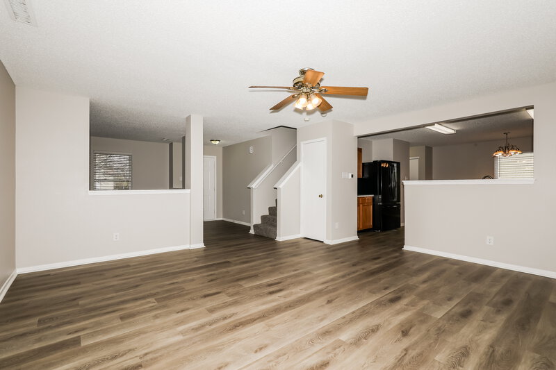 1,810/Mo, 12554 Bearsdale Dr Indianapolis, IN 46235 Family Room View 2