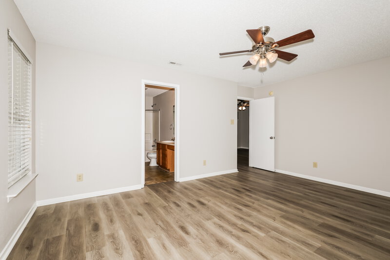 1,810/Mo, 12554 Bearsdale Dr Indianapolis, IN 46235 Main Bedroom View 2