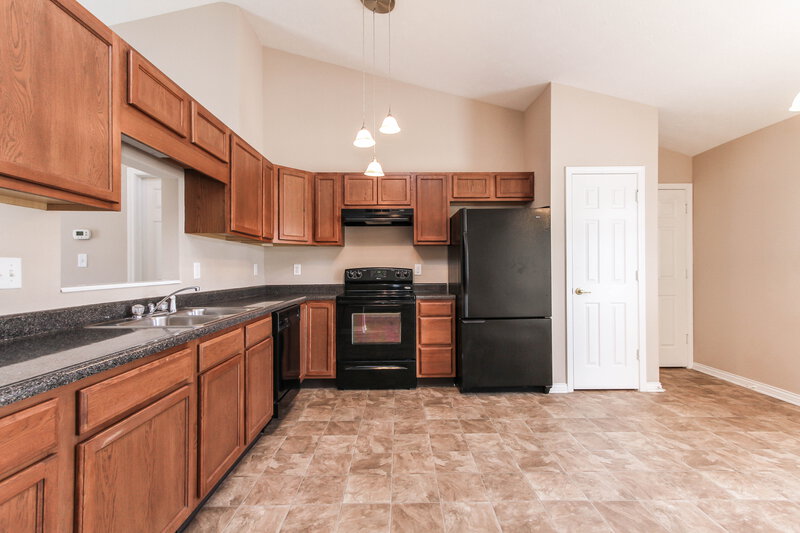 2,500/Mo, 6388 Oyster Key Ln Plainfield, IN 46168 Kitchen View 2