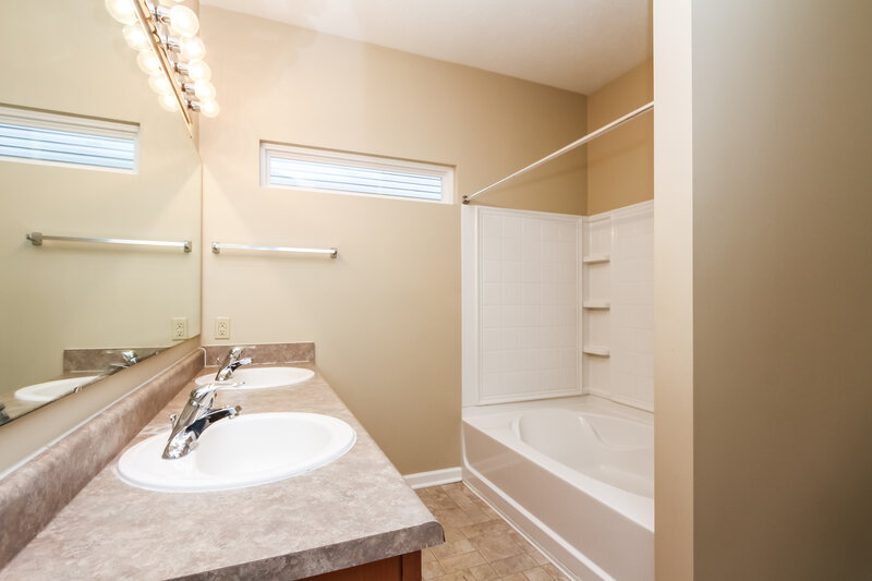 1,830/Mo, 11473 Lucky Dan Dr Noblesville, IN 46060 Master Bathroom View