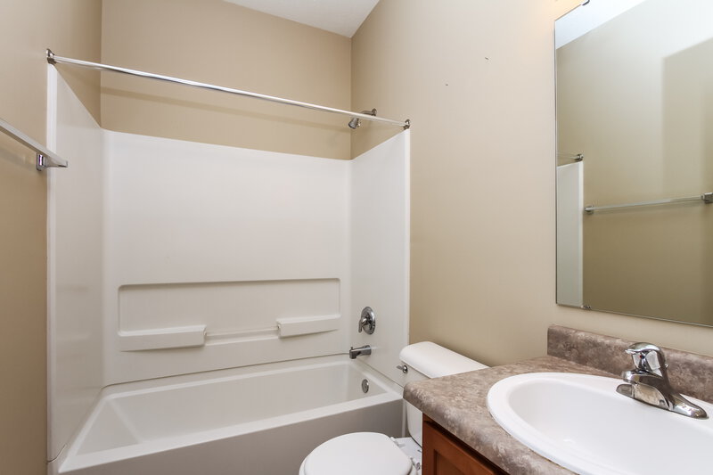 1,830/Mo, 11473 Lucky Dan Dr Noblesville, IN 46060 Bathroom View