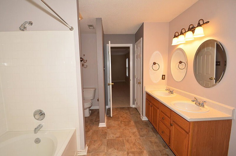2,105/Mo, 7643 Sunflower Dr Noblesville, IN 46062 Master Bathroom View 2