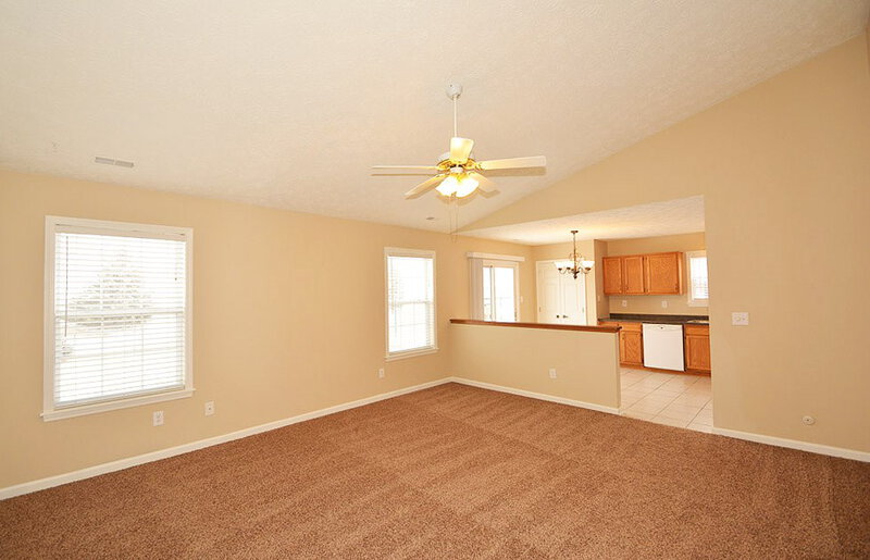 1,480/Mo, 5916 Southern Springs Ave Indianapolis, IN 46237 Great Room View 2