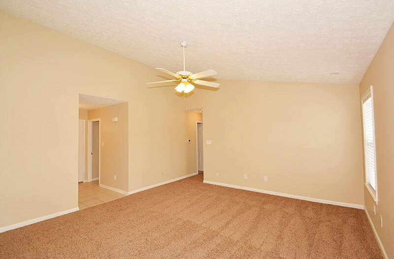 1,480/Mo, 5916 Southern Springs Ave Indianapolis, IN 46237 Great Room View 4