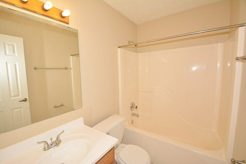 1,480/Mo, 5916 Southern Springs Ave Indianapolis, IN 46237 Bathroom View
