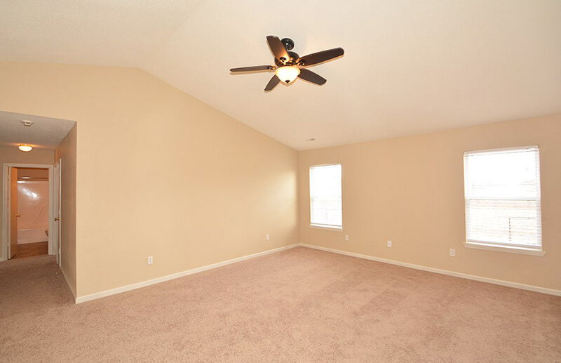1,420/Mo, 931 Treyburn Green Dr Indianapolis, IN 46239 Great Room View 2