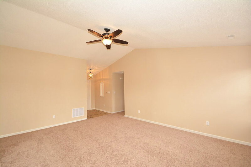 1,420/Mo, 931 Treyburn Green Dr Indianapolis, IN 46239 Great Room View 3