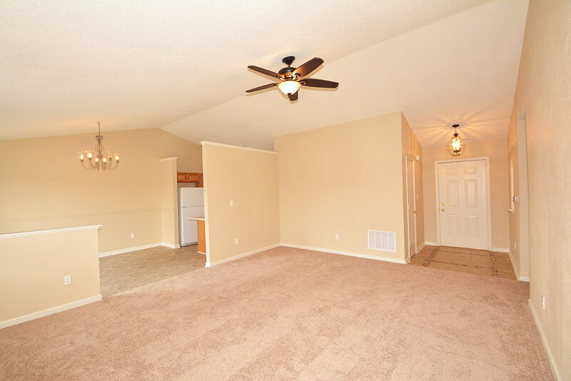 1,420/Mo, 931 Treyburn Green Dr Indianapolis, IN 46239 Great Room View 4