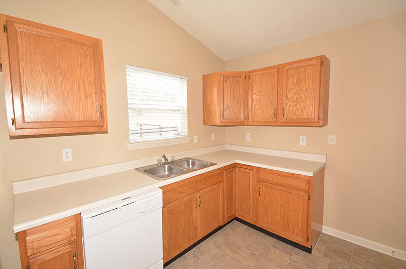 1,420/Mo, 931 Treyburn Green Dr Indianapolis, IN 46239 Kitchen View 2