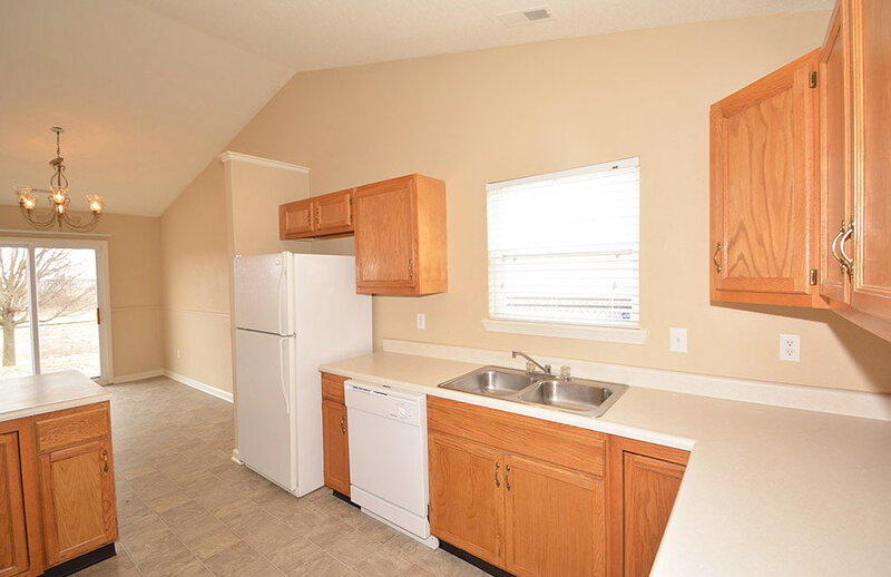 1,420/Mo, 931 Treyburn Green Dr Indianapolis, IN 46239 Kitchen View 5