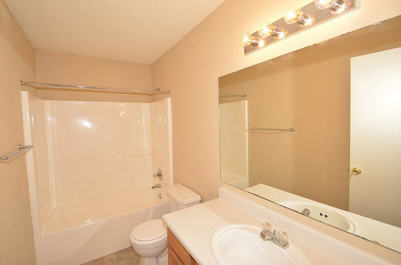 1,420/Mo, 931 Treyburn Green Dr Indianapolis, IN 46239 Bathroom View