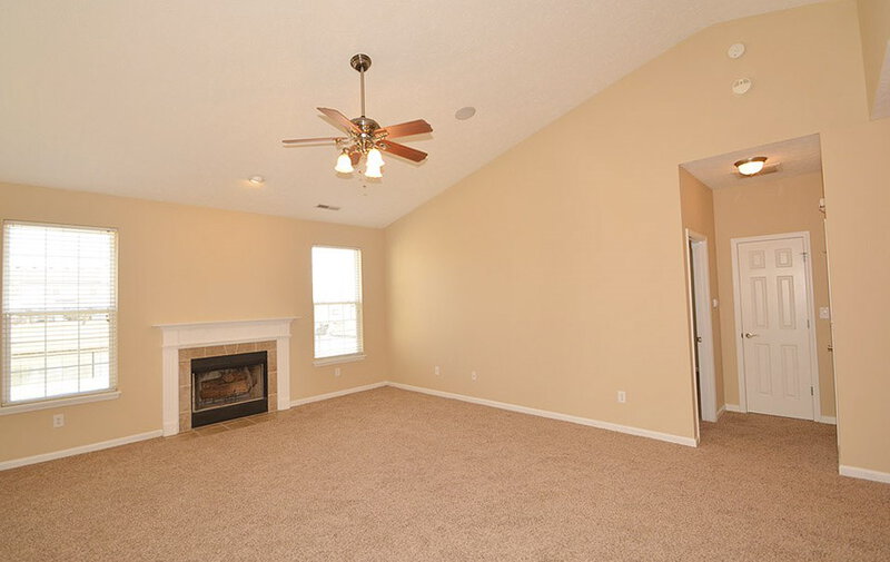 1,500/Mo, 2361 Cole Wood Ct Indianapolis, IN 46239 Great Room View 4