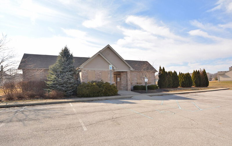 1,500/Mo, 2361 Cole Wood Ct Indianapolis, IN 46239 Pool View