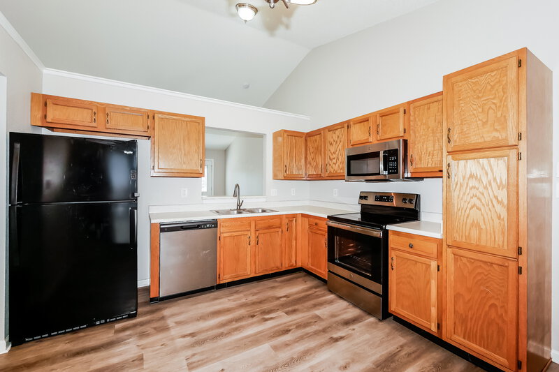 2,240/Mo, 1478 Osprey Way Greenwood, IN 46143 Kitchen View