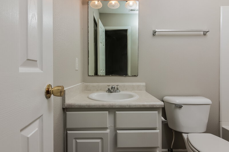 1,565/Mo, 936 Brookstone Dr Franklin, IN 46131 Bathroom View
