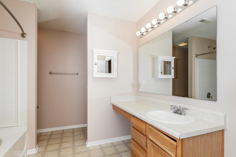 1,685/Mo, 2181 Olympia Dr Franklin, IN 46131 Main Bathroom View