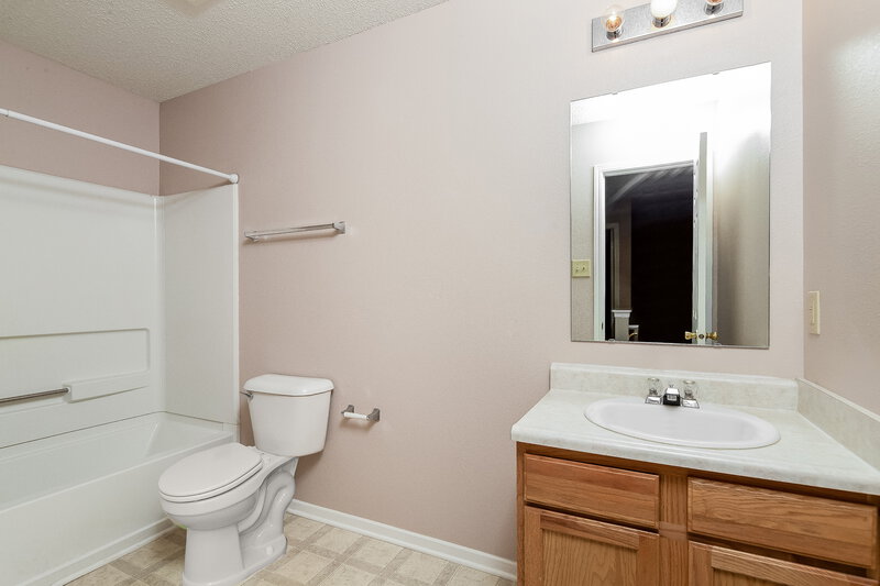 1,685/Mo, 2181 Olympia Dr Franklin, IN 46131 Bathroom View 2