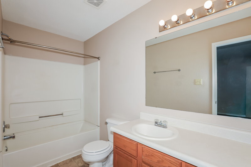 1,975/Mo, 7756 Mistflower Ln Noblesville, IN 46060 Main Bathroom View