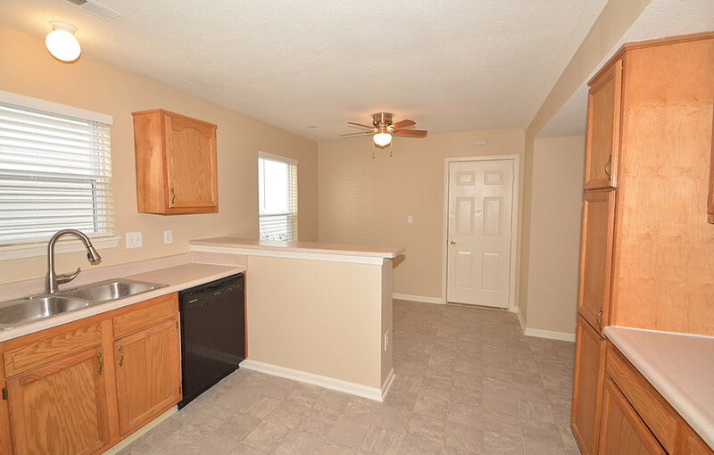 1,650/Mo, 7317 Kimble Dr Indianapolis, IN 46217 Kitchen View 3