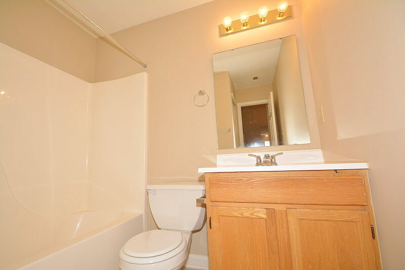 1,525/Mo, 5257 Rocky Mountain Dr Indianapolis, IN 46237 Bathroom View 2