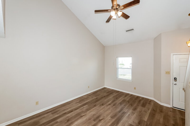 1,890/Mo, 2344 Summerwood Ln Greenwood, IN 46143 Living Room View 2