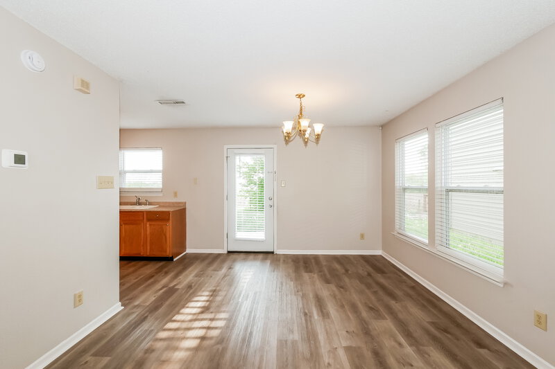 1,890/Mo, 2344 Summerwood Ln Greenwood, IN 46143 Living Room View 5