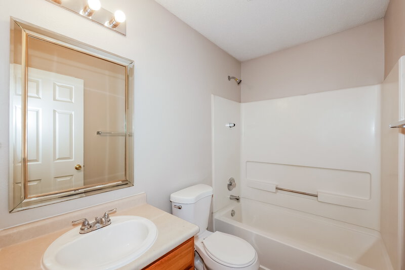 1,890/Mo, 2344 Summerwood Ln Greenwood, IN 46143 Bathroom View