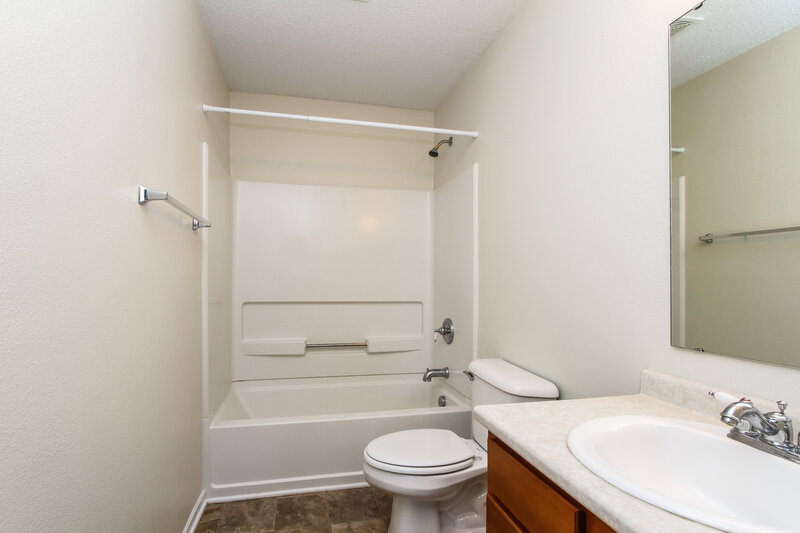 1,640/Mo, 14443 Cuppola Dr Noblesville, IN 46060 Bathroom View