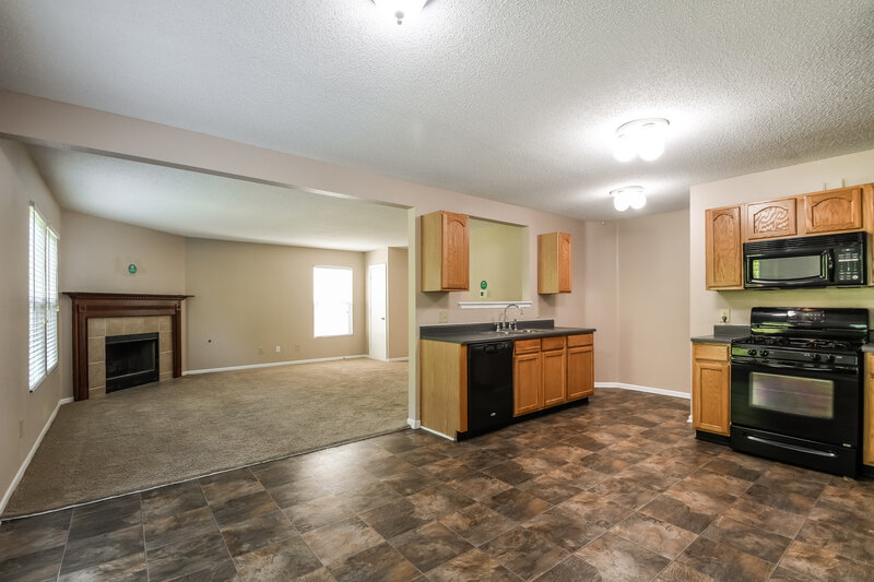 1,560/Mo, 14232 Cuppola Dr Noblesville, IN 46060 Kitchen View 2