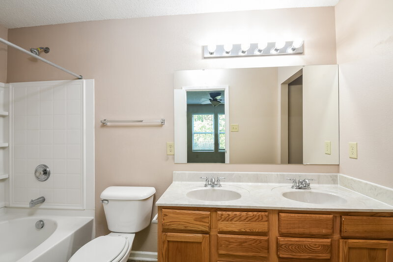 1,560/Mo, 14232 Cuppola Dr Noblesville, IN 46060 Main Bathroom View