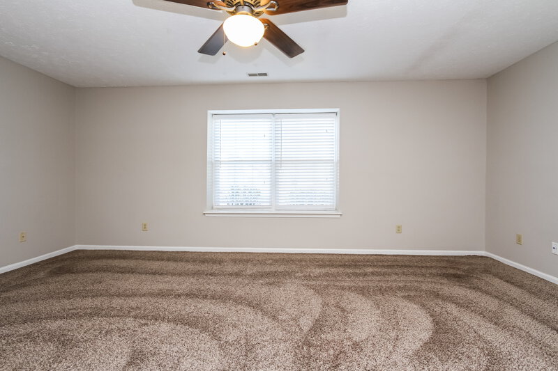 2,270/Mo, 508 Blue Spring Dr Indianapolis, IN 46239 Living Room View 2